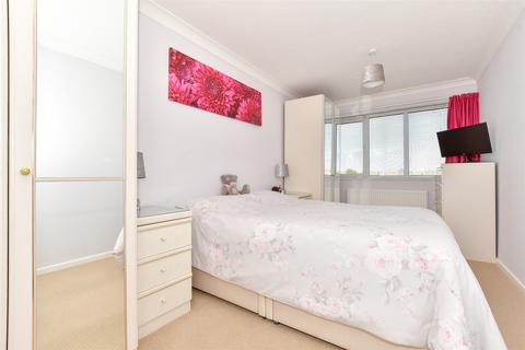 18 Bruce Close, Deal, CT14 9BU