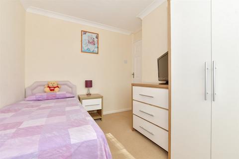 18 Bruce Close, Deal, CT14 9BU