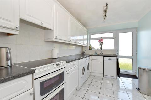 18 Bruce Close, Deal, CT14 9BU