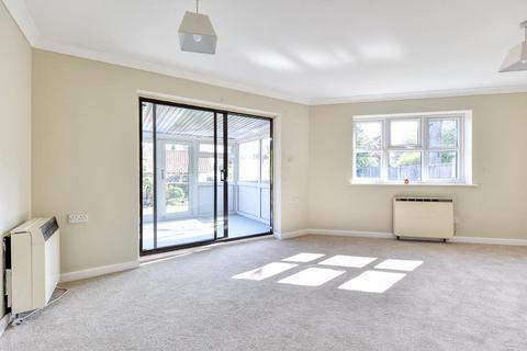 2 bedroom bungalow for sale, Elmsdale Gardens, Burton Joyce, Nottingham