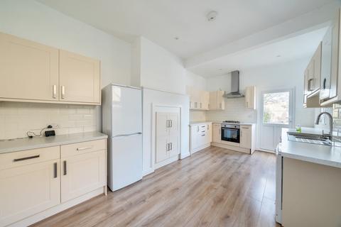 46 Chatham Road, Kingston Upon Thames, KT1 3AA