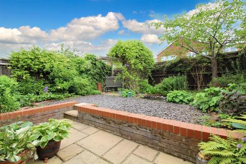 5 Brent Path, Aylesbury, HP21 9LS