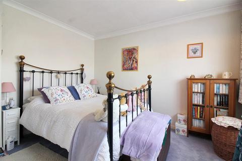 5 Brent Path, Aylesbury, HP21 9LS