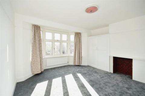 4 bedroom semi-detached house to rent, Chingford Avenue, Chingford E4