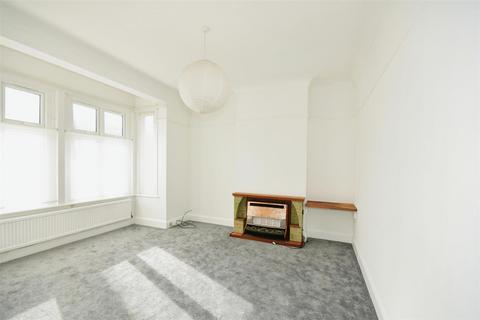 4 bedroom semi-detached house to rent, Chingford Avenue, Chingford E4