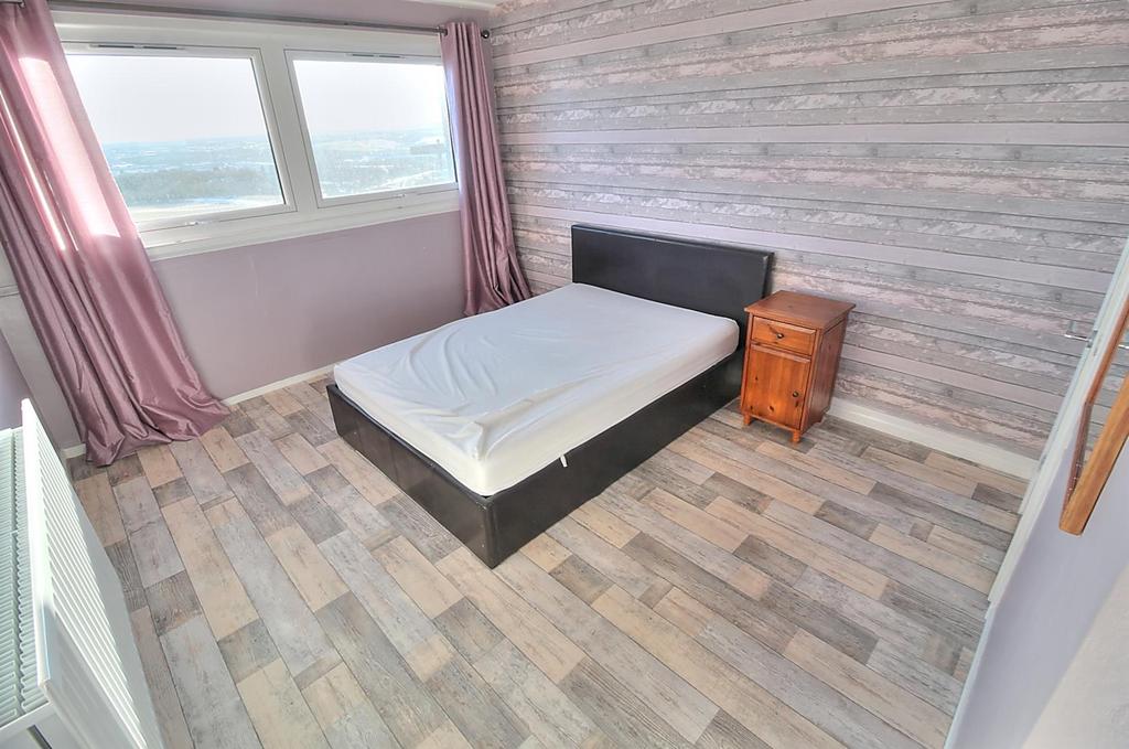 Bed 1.jpg