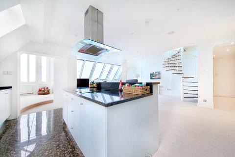 3 bedroom flat for sale, Trade Tower, Coral Row, London