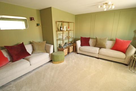 2 Ferndown Close, Stanford-le-hope, SS17 0FW