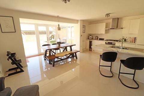 2 Ferndown Close, Stanford-le-hope, SS17 0FW