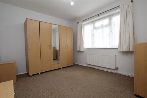 2 bedroom maisonette to rent, The Limes, Brentwood