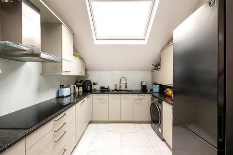 Flat D, 30 Redington Road, London, NW3 7RB