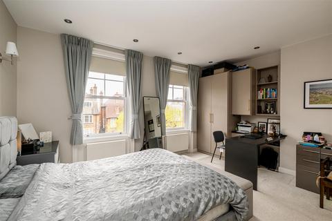 Flat D, 30 Redington Road, London, NW3 7RB