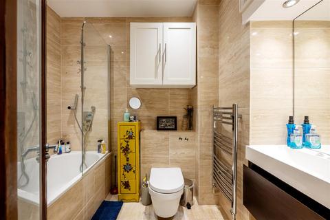 Flat D, 30 Redington Road, London, NW3 7RB