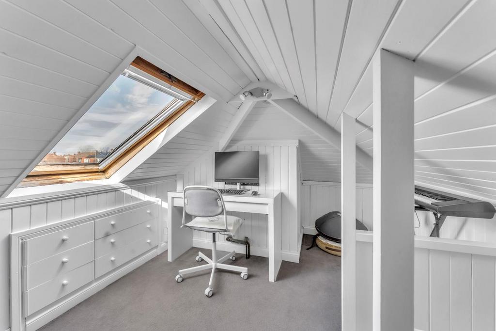 11 - loft room.jpg