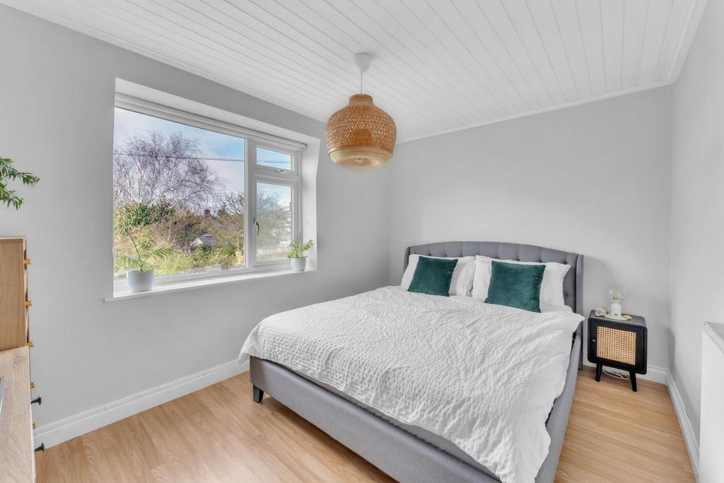 9 - bed 2.jpg