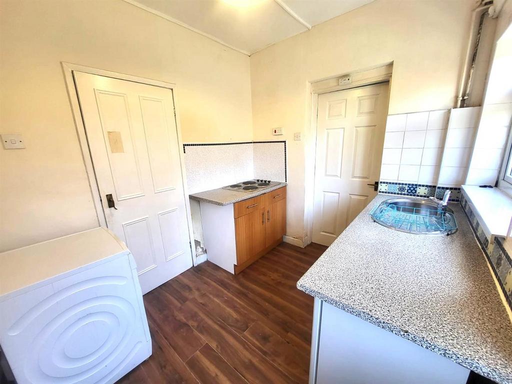 Kitchen Pic 1