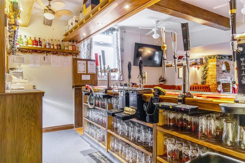 Bar T202504101156.jpeg