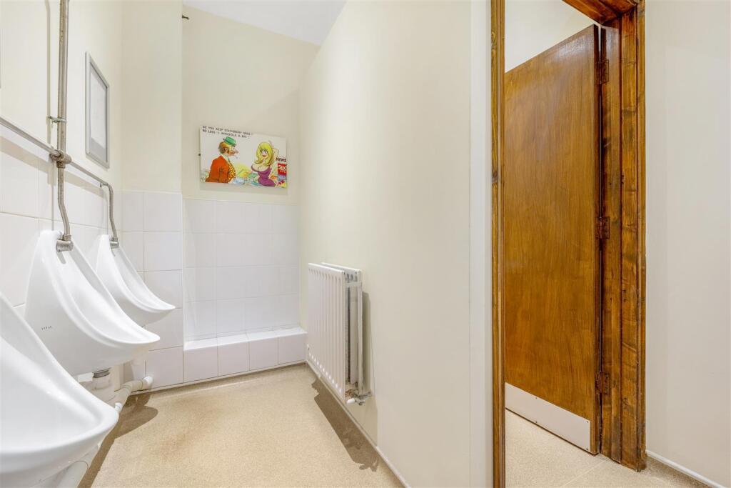 Mens Loo S T202504101158.jpeg