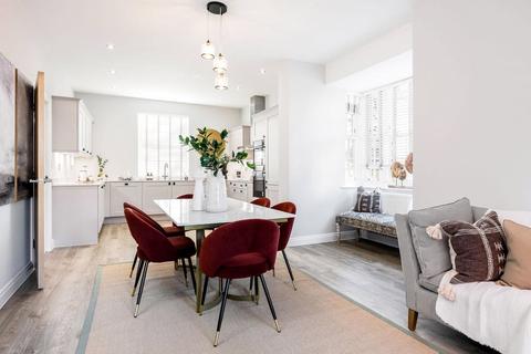 5 bedroom detached house for sale, Mountbatten Park, Hoe Lane, North Baddesley, Hampshire, SO52