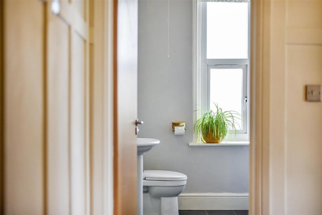 Hall to Bathroom View.jpg
