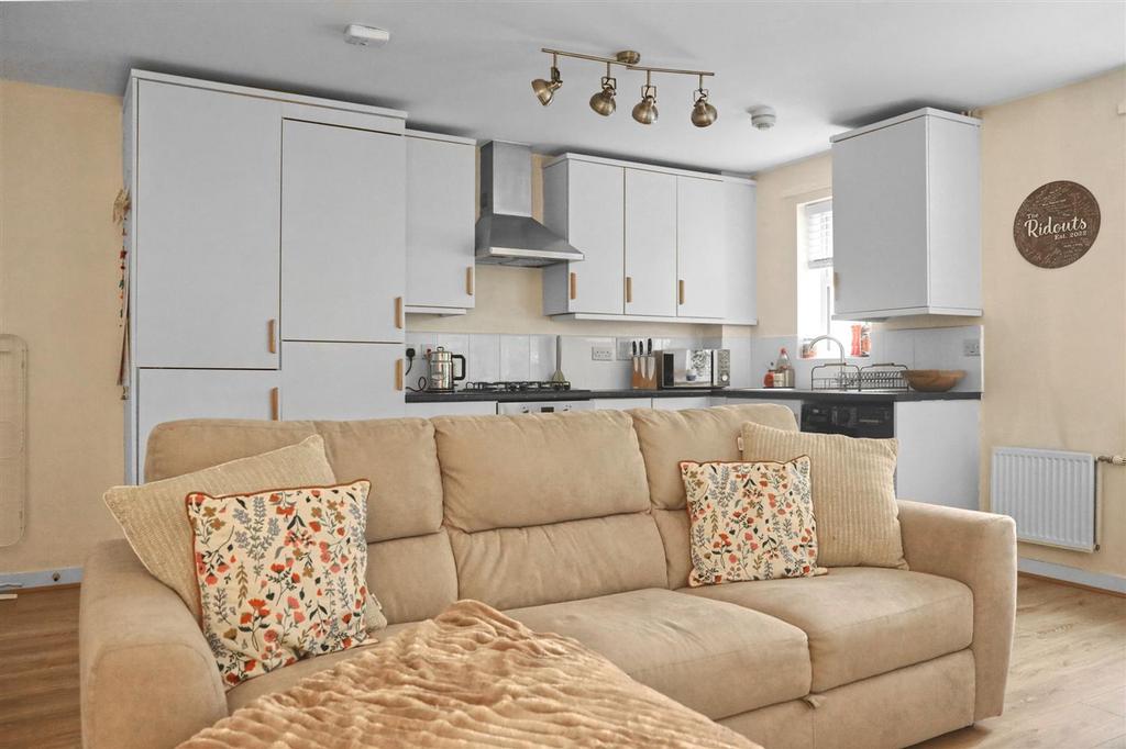 Lounge kitchen.jpg