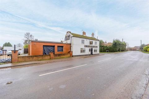 Pub for sale, Golden Lion, 73 Seas End Road, Moulton Seas End, Spalding, Lincs PE12 6LD