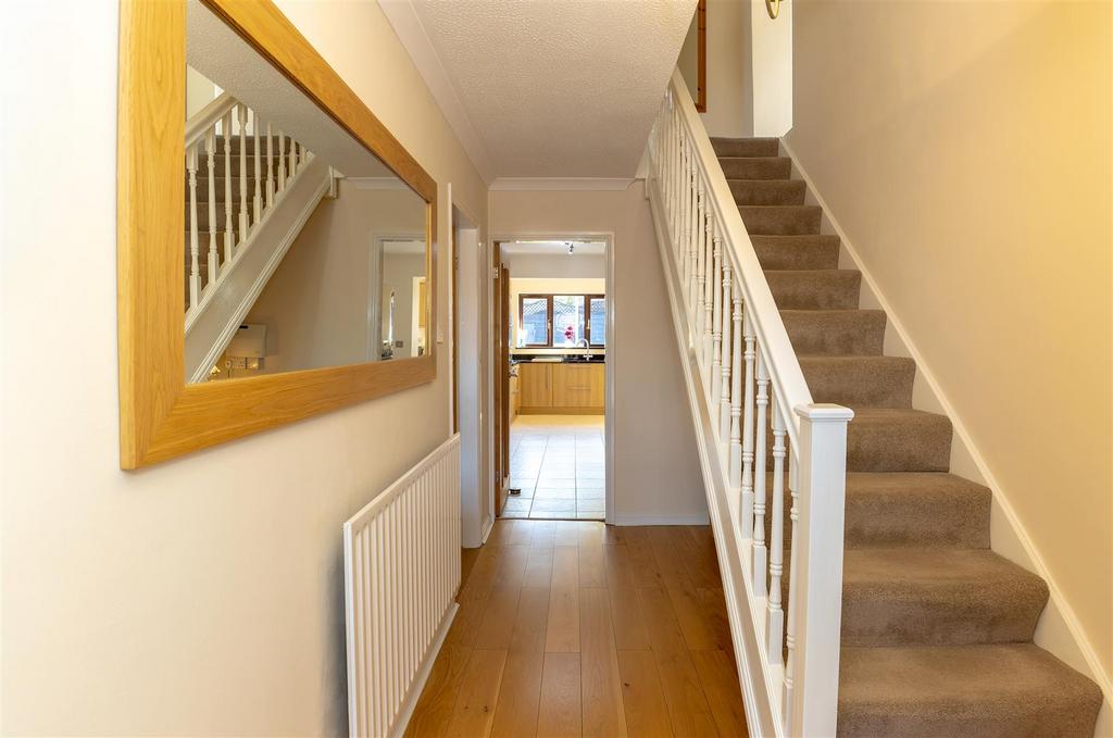 Entrance hallway 1 SAPL2180-CR3-20250409-Dx O Deep P