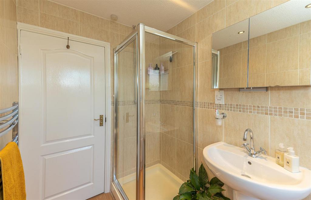 Family bathroom 1.1 SAPL2269-CR3-20250409-Dx O Deep