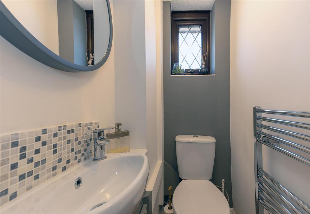 Downstairs cloak room SAPL2194-CR3-20250409-Dx O De