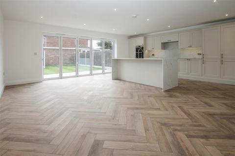 undefined, Glovers Field, Kelvedon Hatch, Brentwood