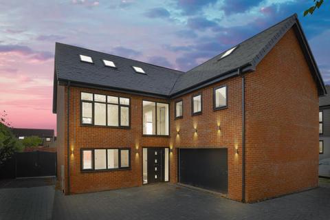 Holly Avenue, Wilford NG11