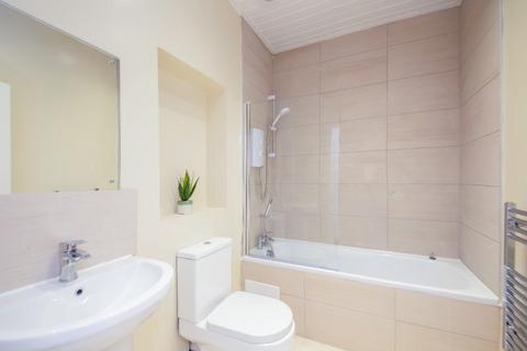 2 bedroom flat for sale, Hartley Road, Nottingham, Nottinghamshire, NG7