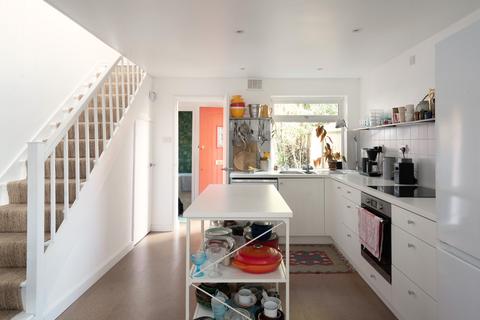 4 Ravens Mews, London, SE12 8ER
