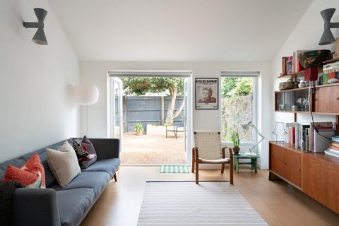 4 Ravens Mews, London, SE12 8ER