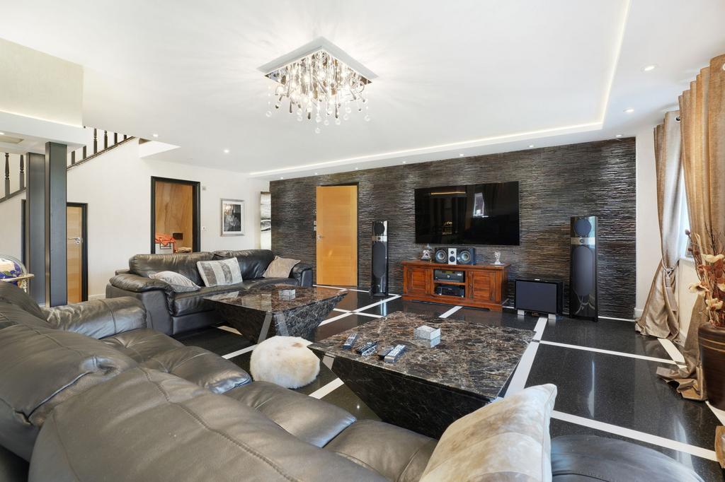 Lounge/Dining Room