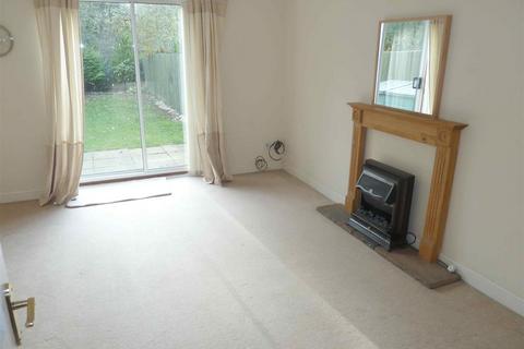 2 bedroom mews to rent, Merrivale Close, Kettering NN15