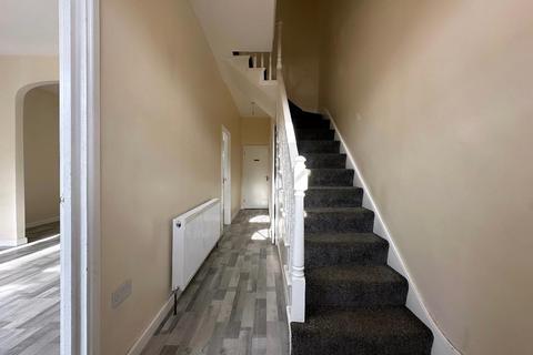 4 bedroom terraced house to rent, First Avenue, London E12