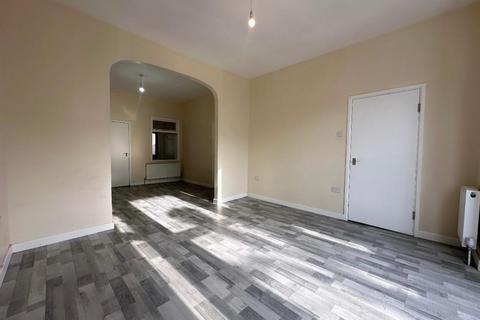4 bedroom terraced house to rent, First Avenue, London E12