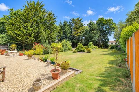 3 bedroom detached bungalow to rent, Buckland Grove, Highcliffe, Dorset. BH23 4RS