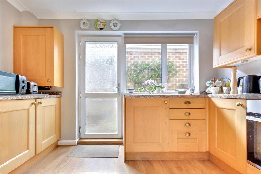 Kitchen 2.jpeg