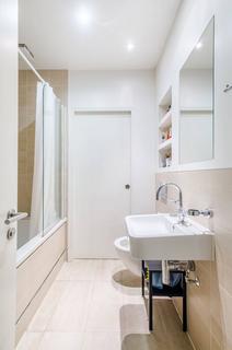 Studio to rent, Clipstone Street, Fitzrovia, London, W1W