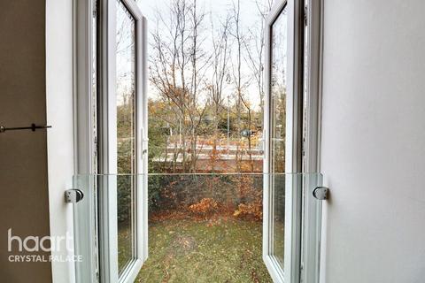 undefined, Orchard Grove, London