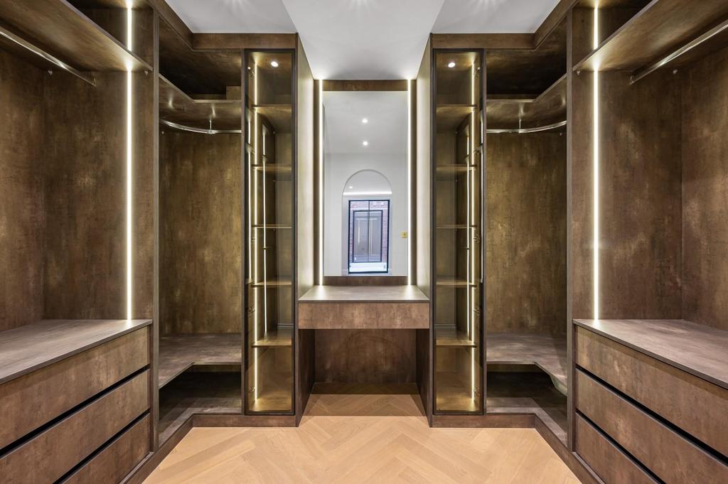 Walk-in Wardrobe