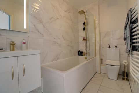 2 bedroom apartment for sale, Crown Apartments Newhall Park Drive, Bradford, West Yorkshire, BD5