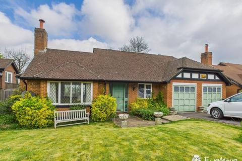 17 Bishops Drive, East Harnham, Salisbury, SP2 8NZ