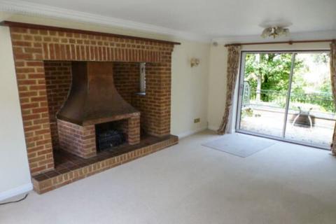 17 Bishops Drive, East Harnham, Salisbury, SP2 8NZ