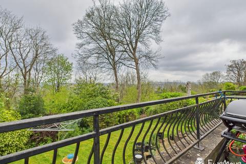 17 Bishops Drive, East Harnham, Salisbury, SP2 8NZ