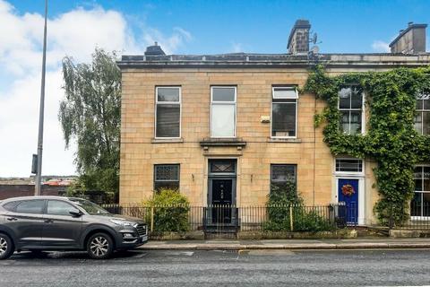 Bolton Road, Darwen, BB3