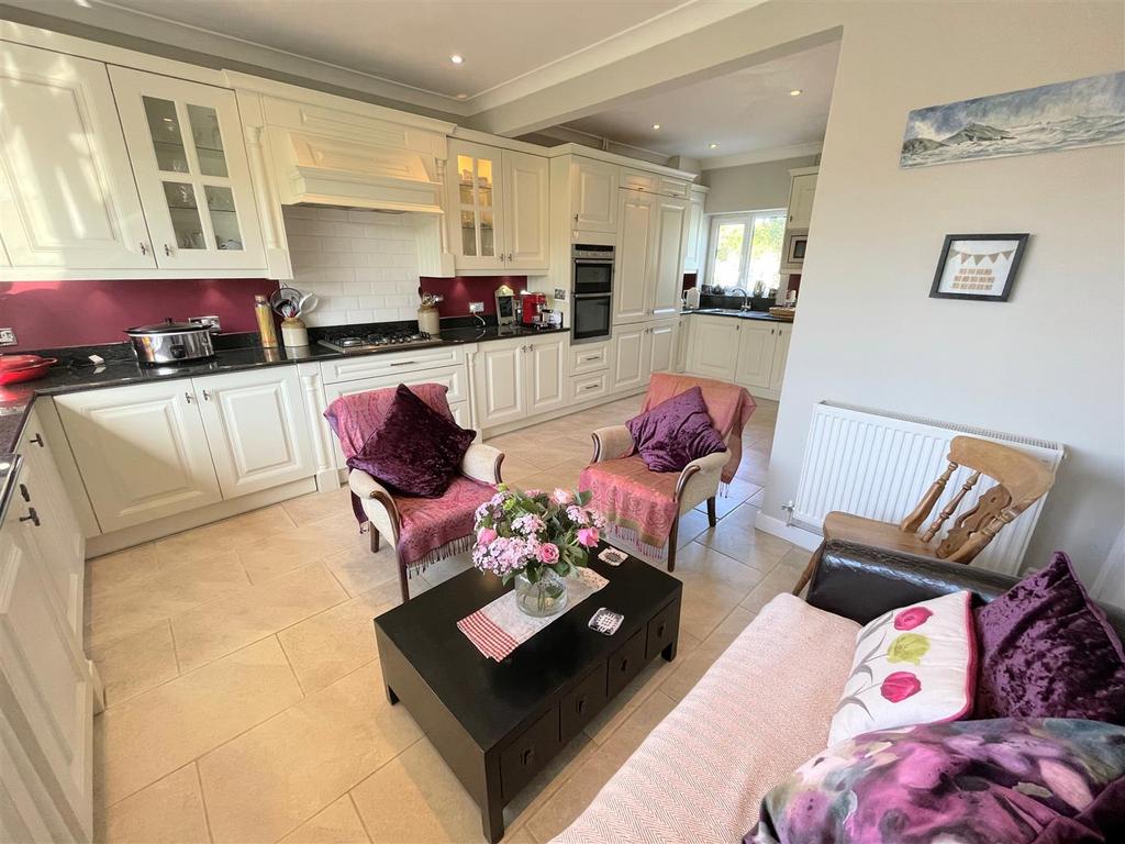 Kitchen/family room