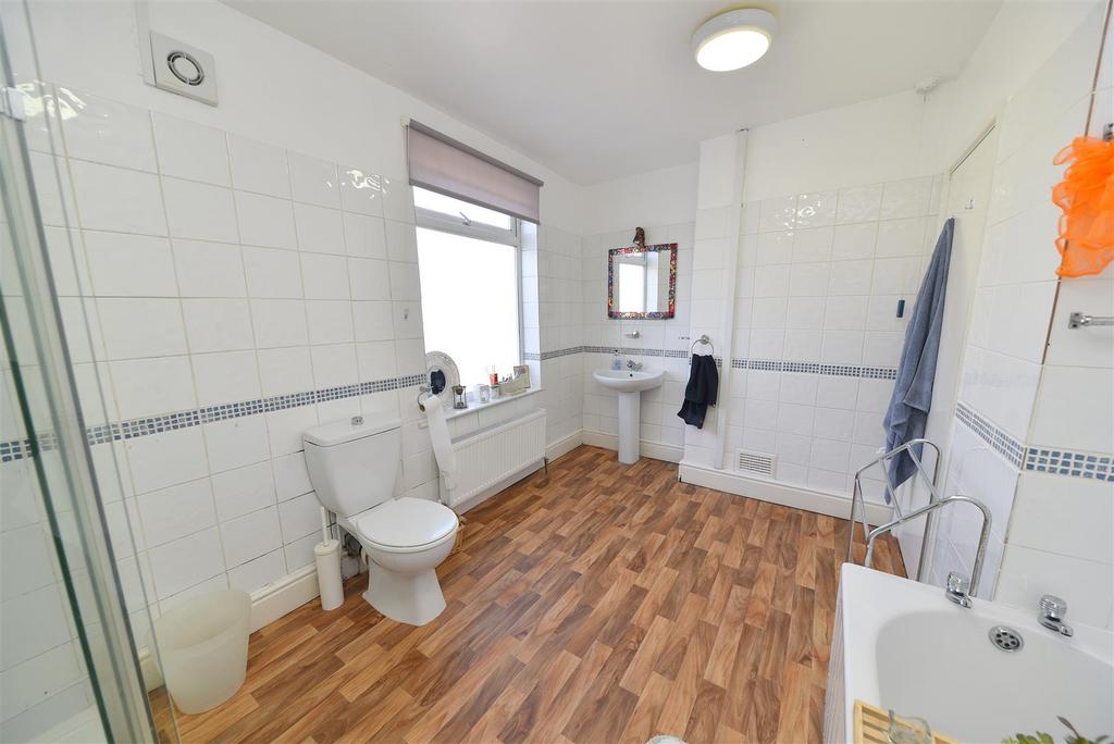 Bathroom3.JPG